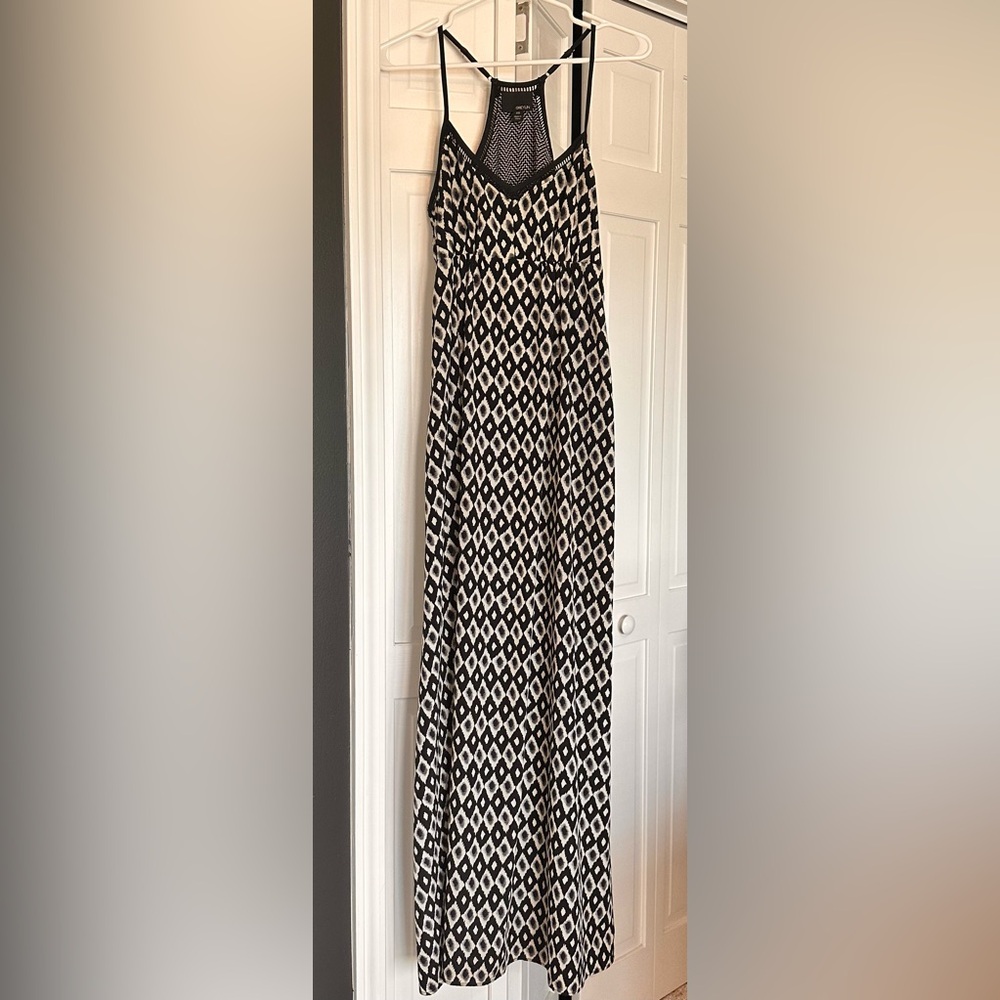 Printed maxi dress. Gray scale print. Flowy, silky feel.